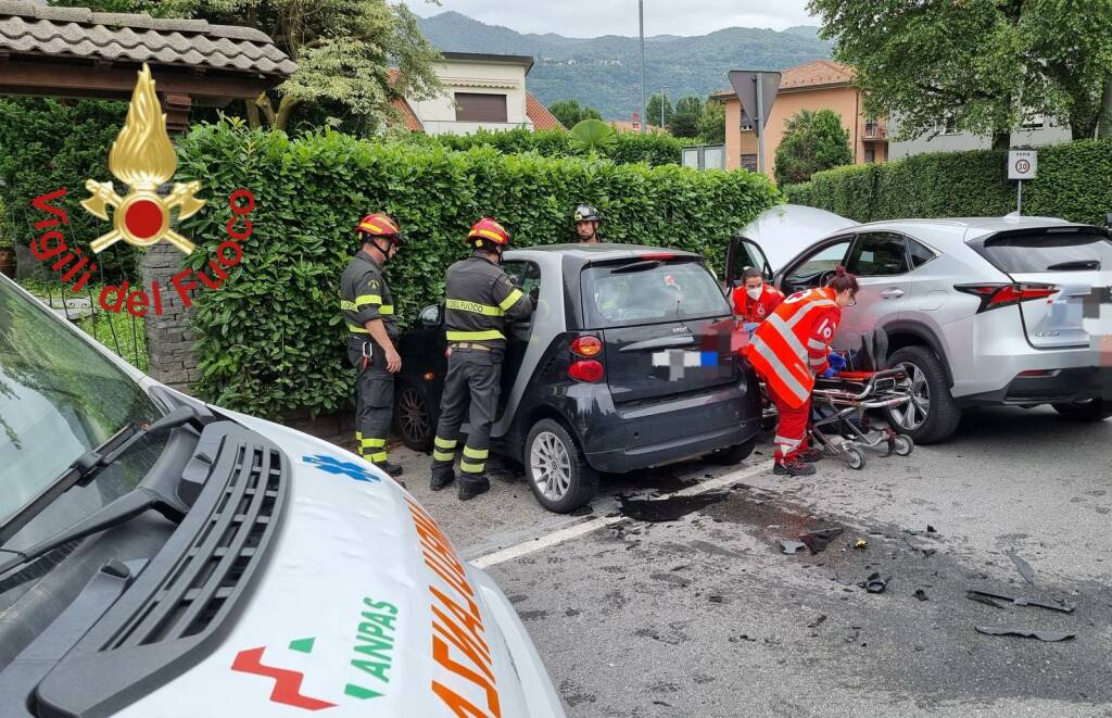 incidente tra auto scontro frontae via oltrecolle lora