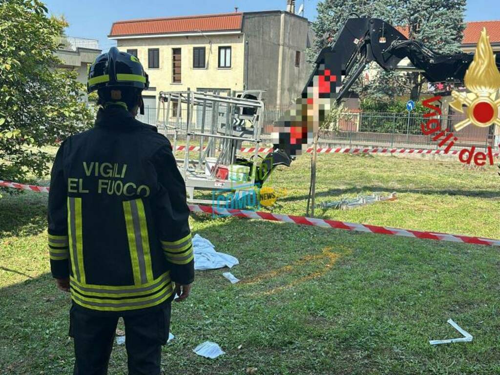 incidente cabiate precipita da piattaforma aerea via don canali vigili del fuoco cestello