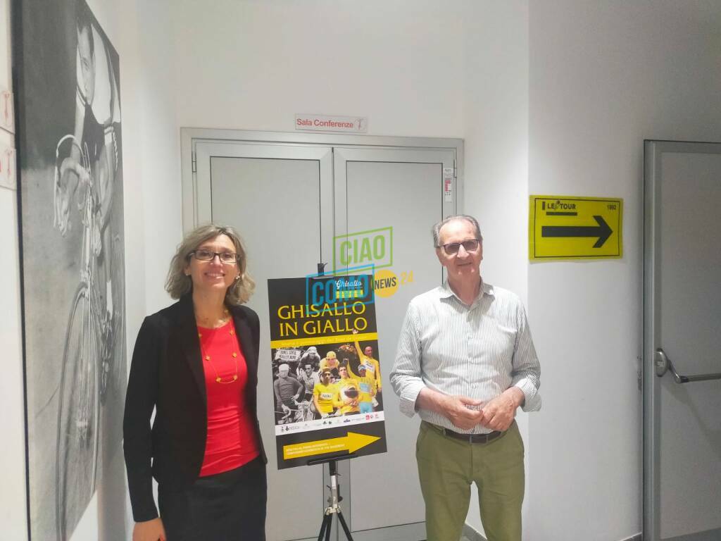 mostra ghisallo in giallo al museo del ghisallo con direttrice e presidente bici magie cimili del Tour de France