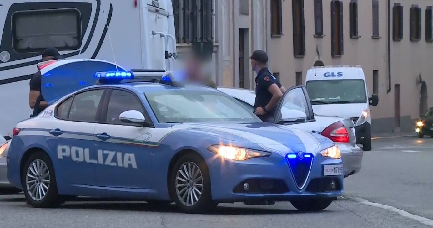 volanti polizia generica per intervento como