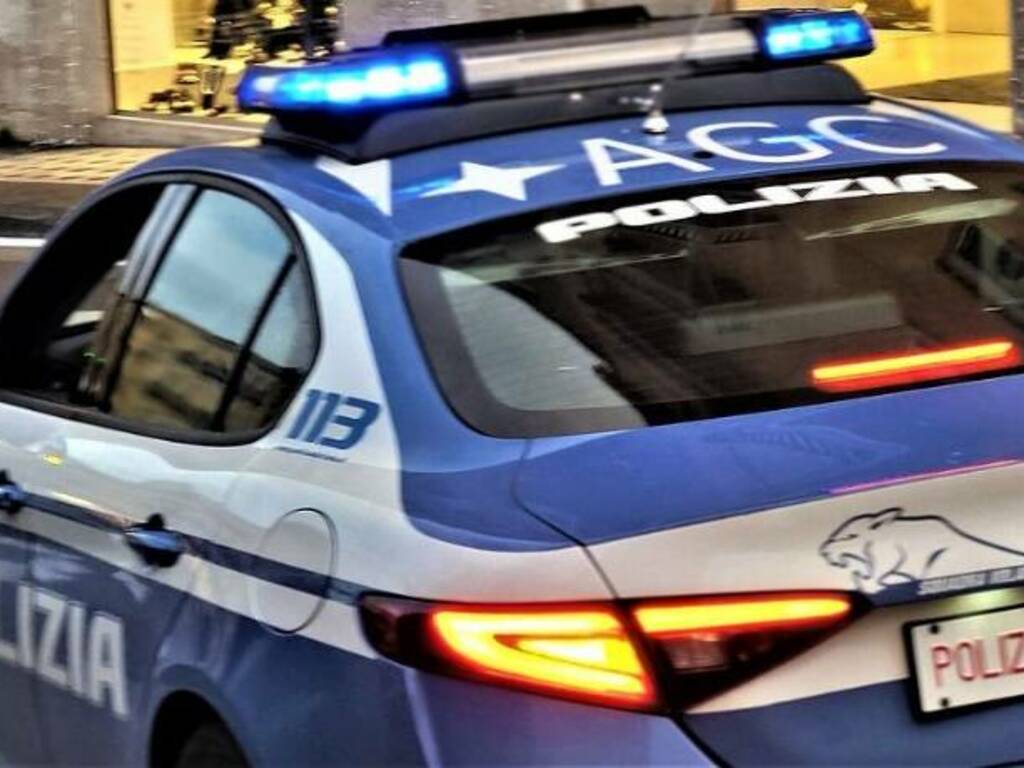 auto polizia questura generica agenti e polizia