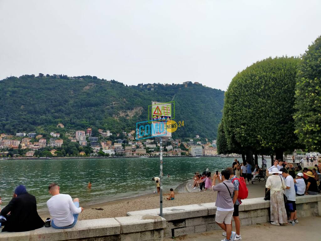 bagni nel lago dietro tempio voltiano anche oggi tanti a mollo