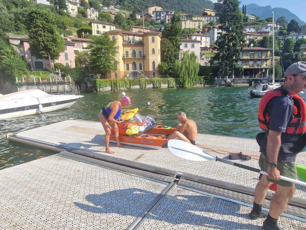 cristian civati e stefanoa storace nuotano nel lago per solidarietà preparazione e partenza