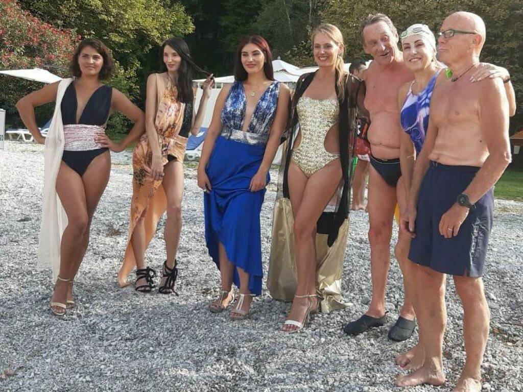 festa per i 79 anni di callone il caimano del lago attraversa il lario con amici al seguito