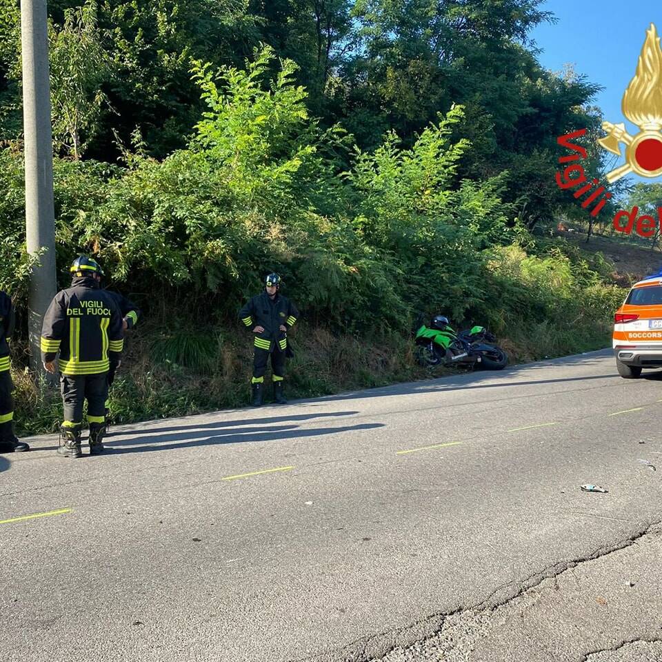 incidenti a germasino ed uggiate con ronago, autocarro nel burrone e scontro auto moto