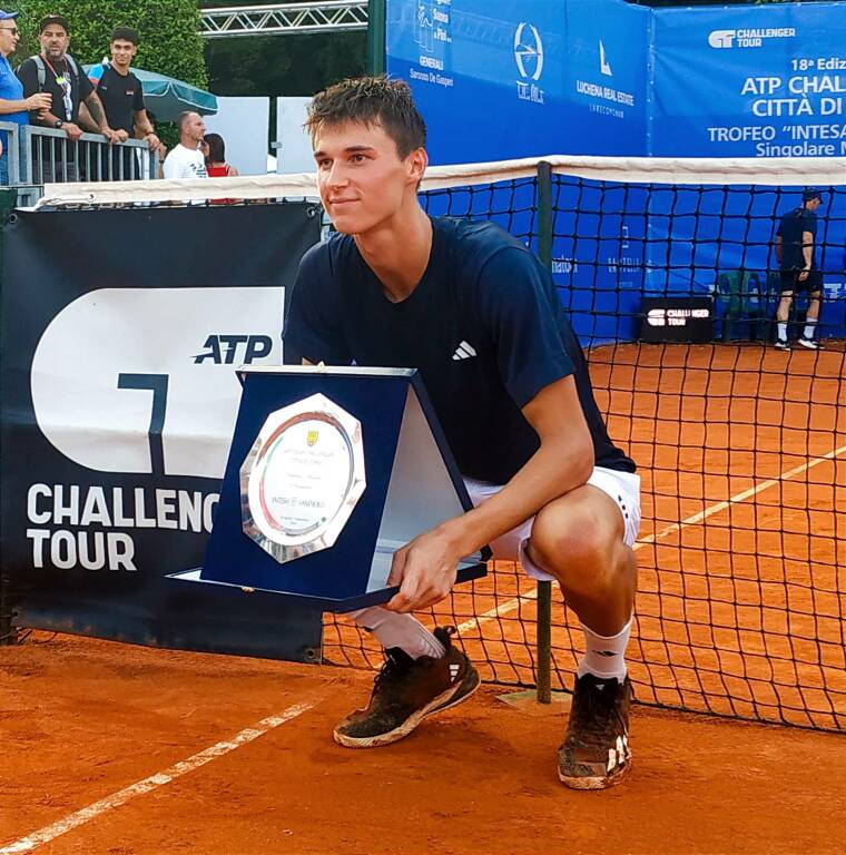 challenger atp como finale 2024 vince il francese debru premiazioni sindaco rapinese tennis como