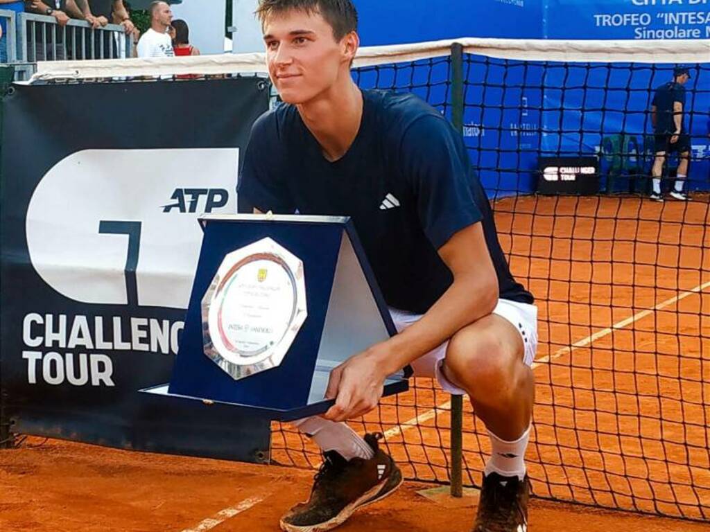 challenger atp como finale 2024 vince il francese debru premiazioni sindaco rapinese tennis como