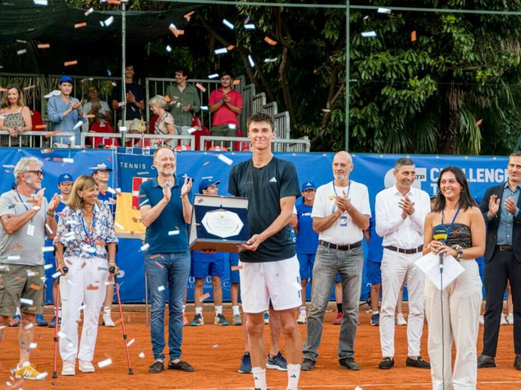 challenger atp como finale 2024 vince il francese debru premiazioni sindaco rapinese tennis como