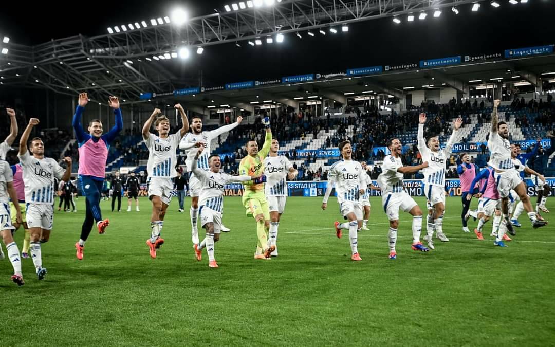 esultanza como a bergamo davanti ai tifosi dopo la vittoria sull'Atalanta