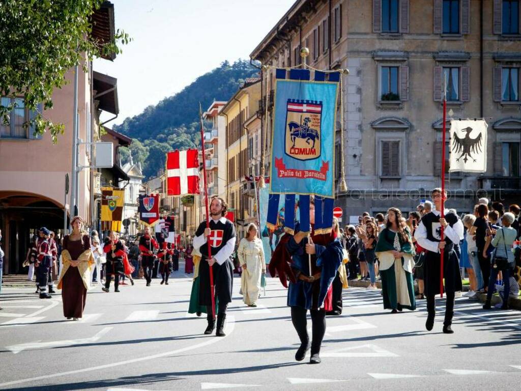 gran corteo storico palio del baradello como generica sfilata