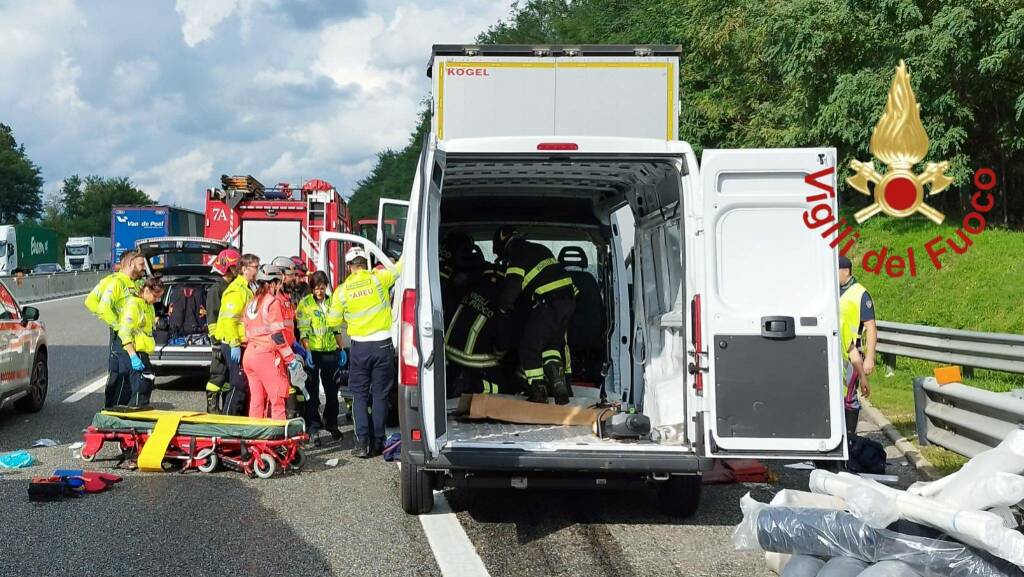 incidente tra furgone e camion autostrada a9 tra lomazzo e fino