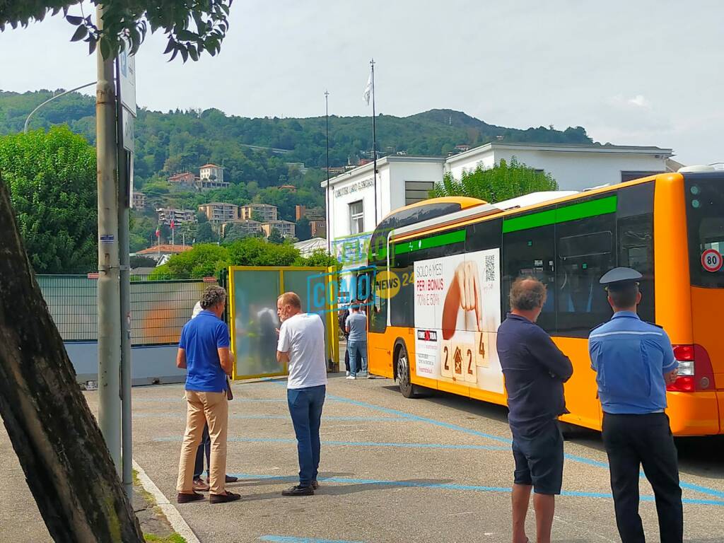 sopralluogo fuori stradio di como per posizionamento barriere mobili per tifosi questore sindaco forze ordine